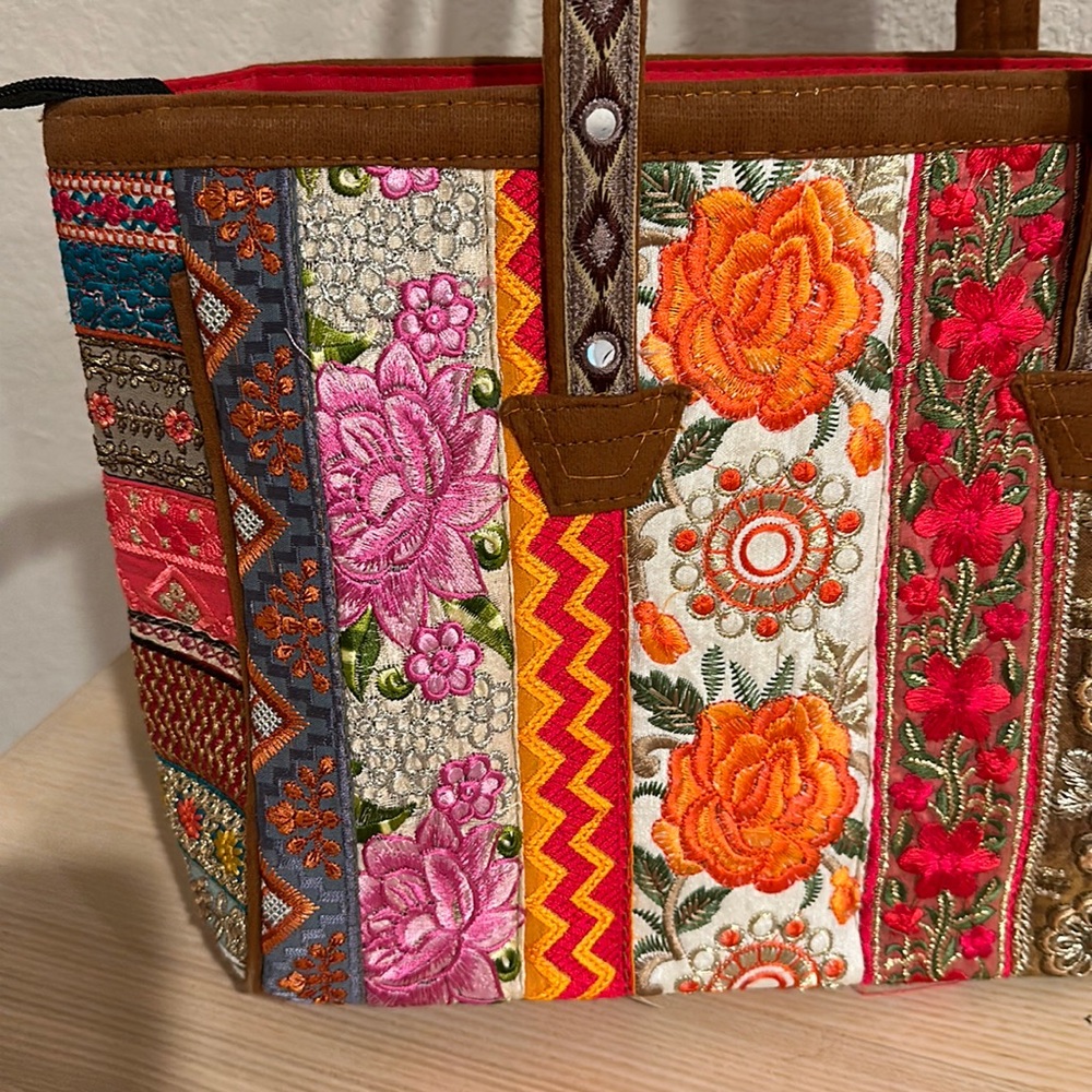 Embroider shoulder bag